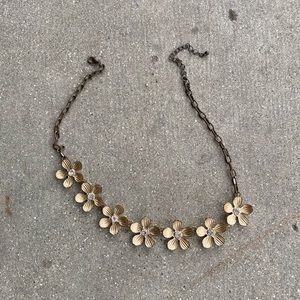 Short flower necklace